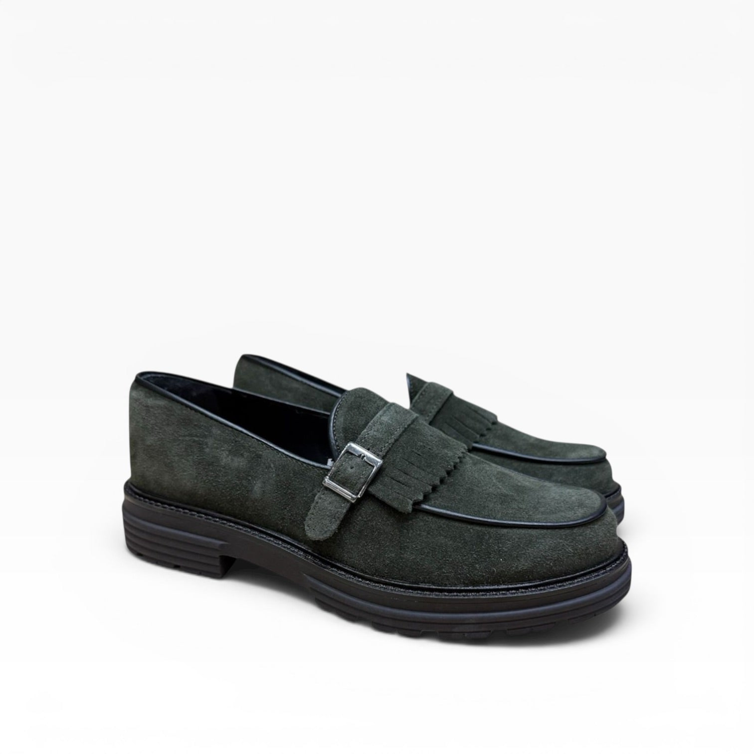 Mocassino con Frangia e Fibbia in Camoscio
