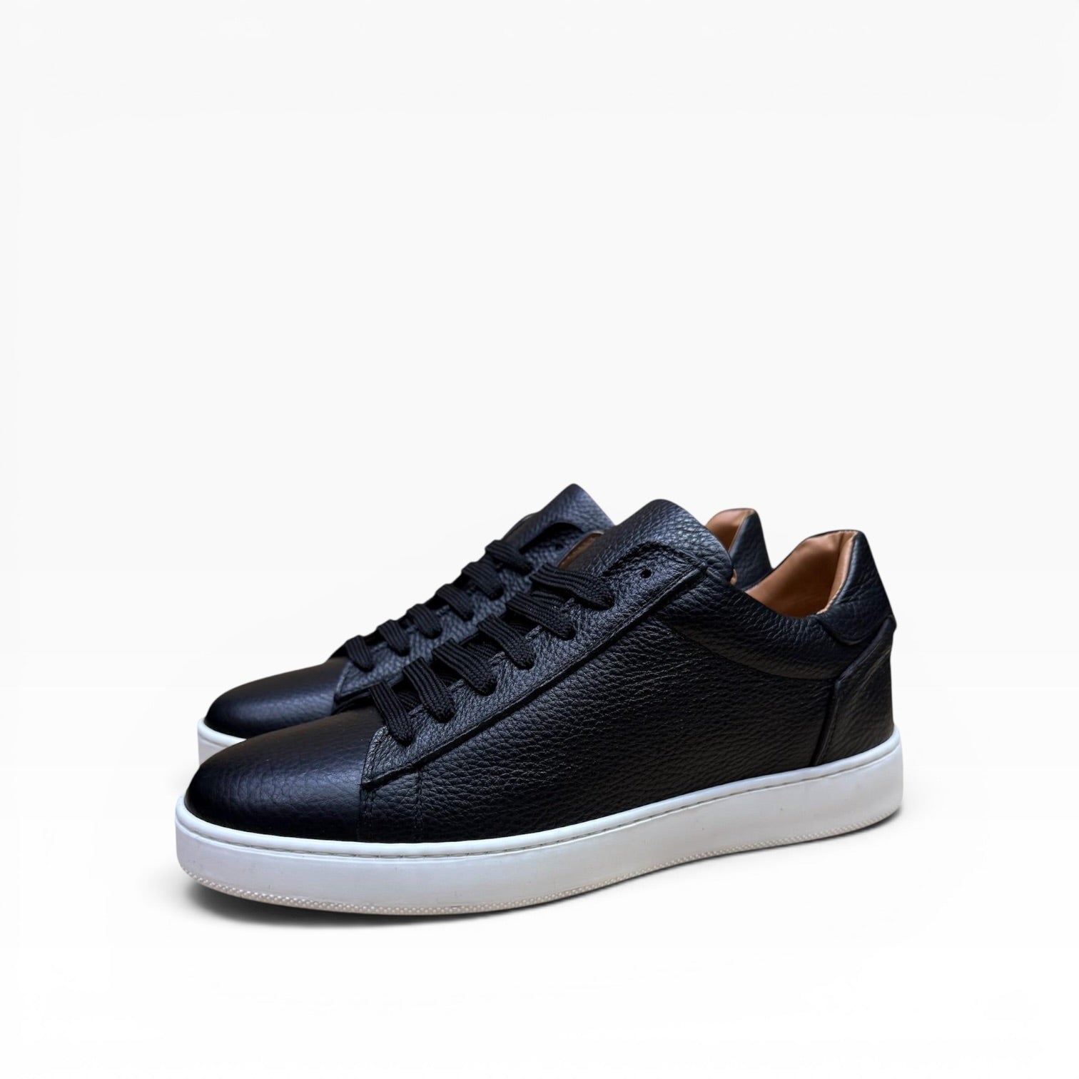 Sneaker Minimal Uomo Pelle Martellata Immagine principale del prodotto