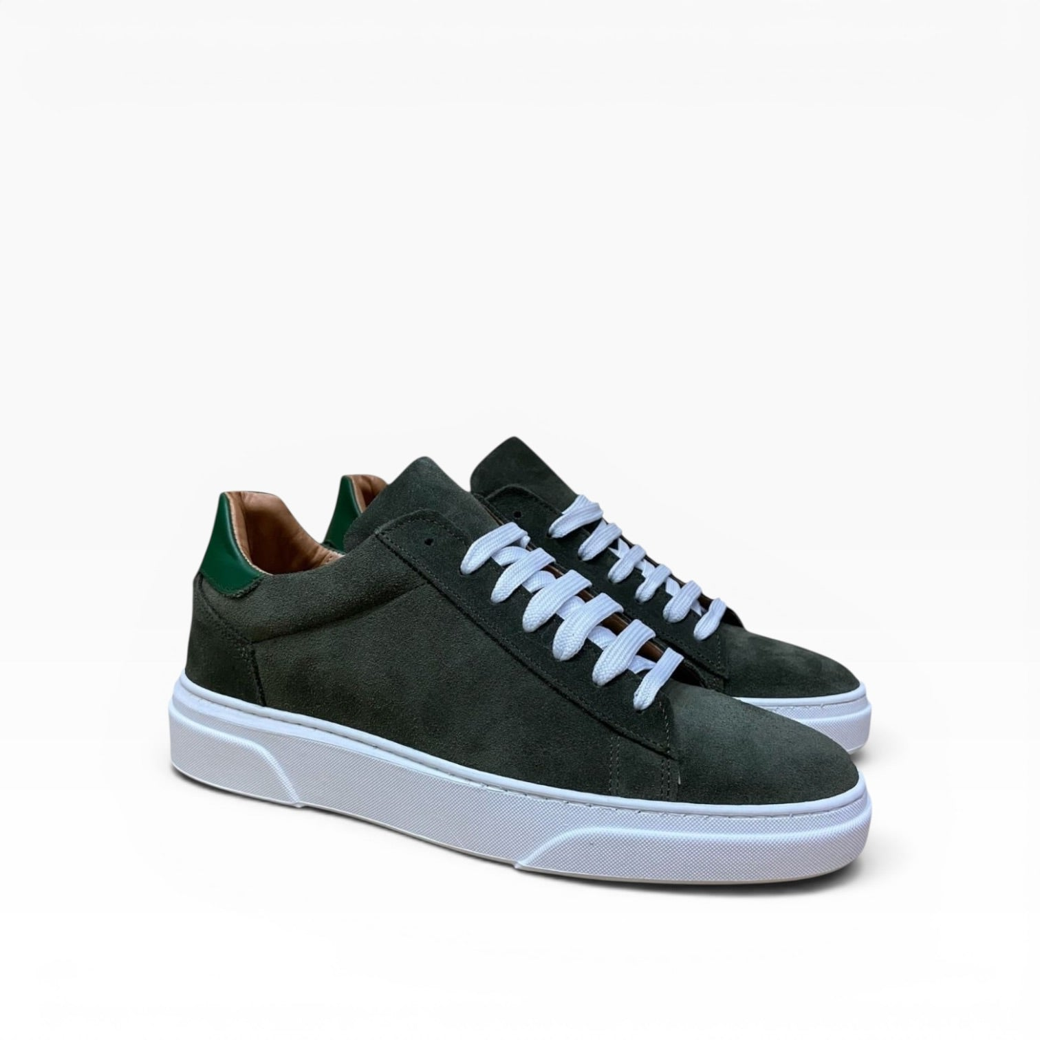 Sneaker Minimal in Camoscio