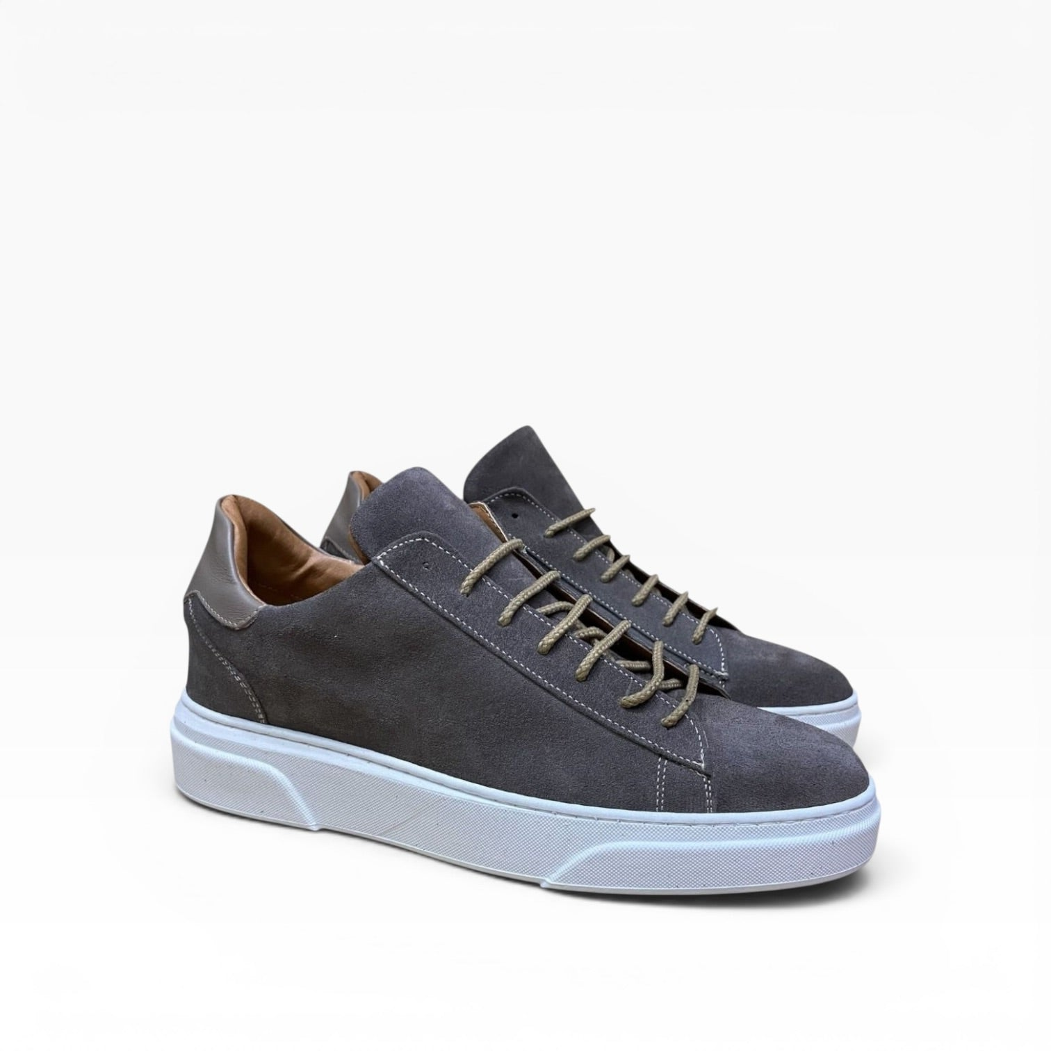 Sneaker Minimal in Camoscio