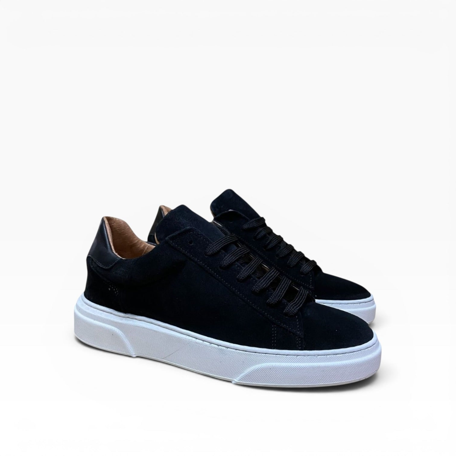 Sneaker Minimal in Camoscio