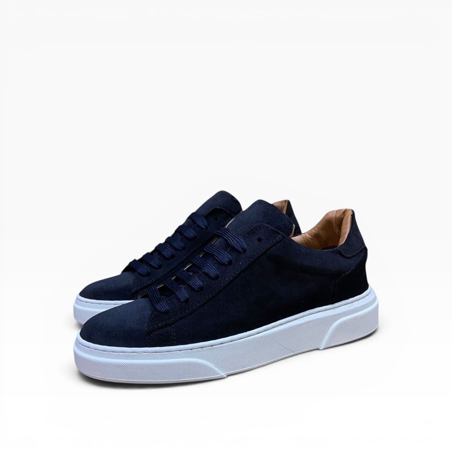 Sneaker Minimal in Camoscio Immagine principale del prodotto