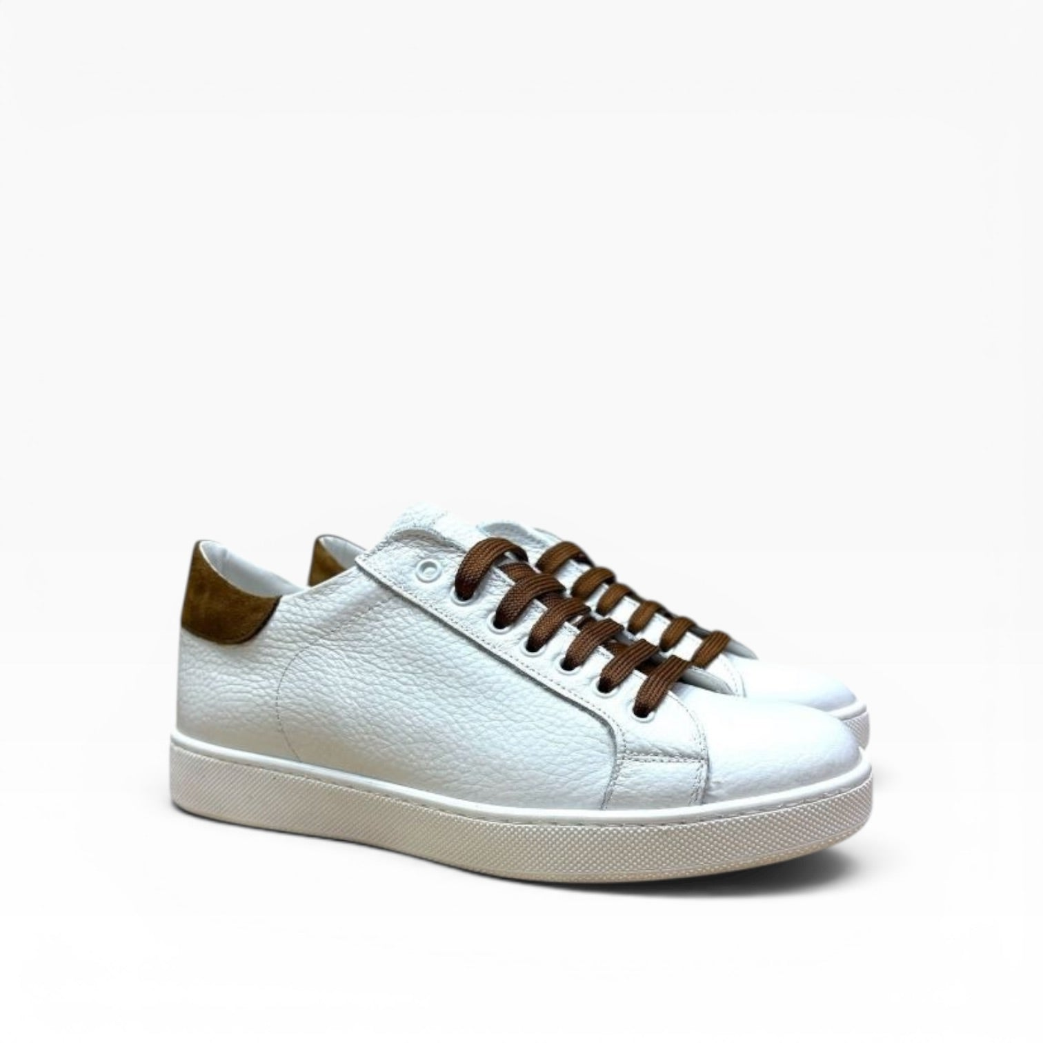Sneaker Urban in Pelle Martellata Immagine secondaria del prodotto