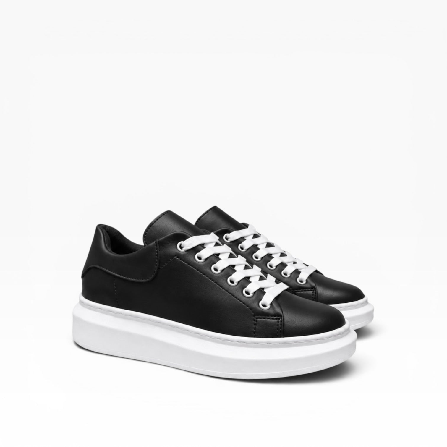 Sneakers Modello McQ*een Bianco Nero Liscia