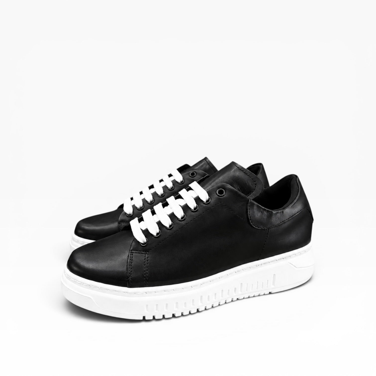 Sneakers Modello McQ*een In Pelle Bianco Nero