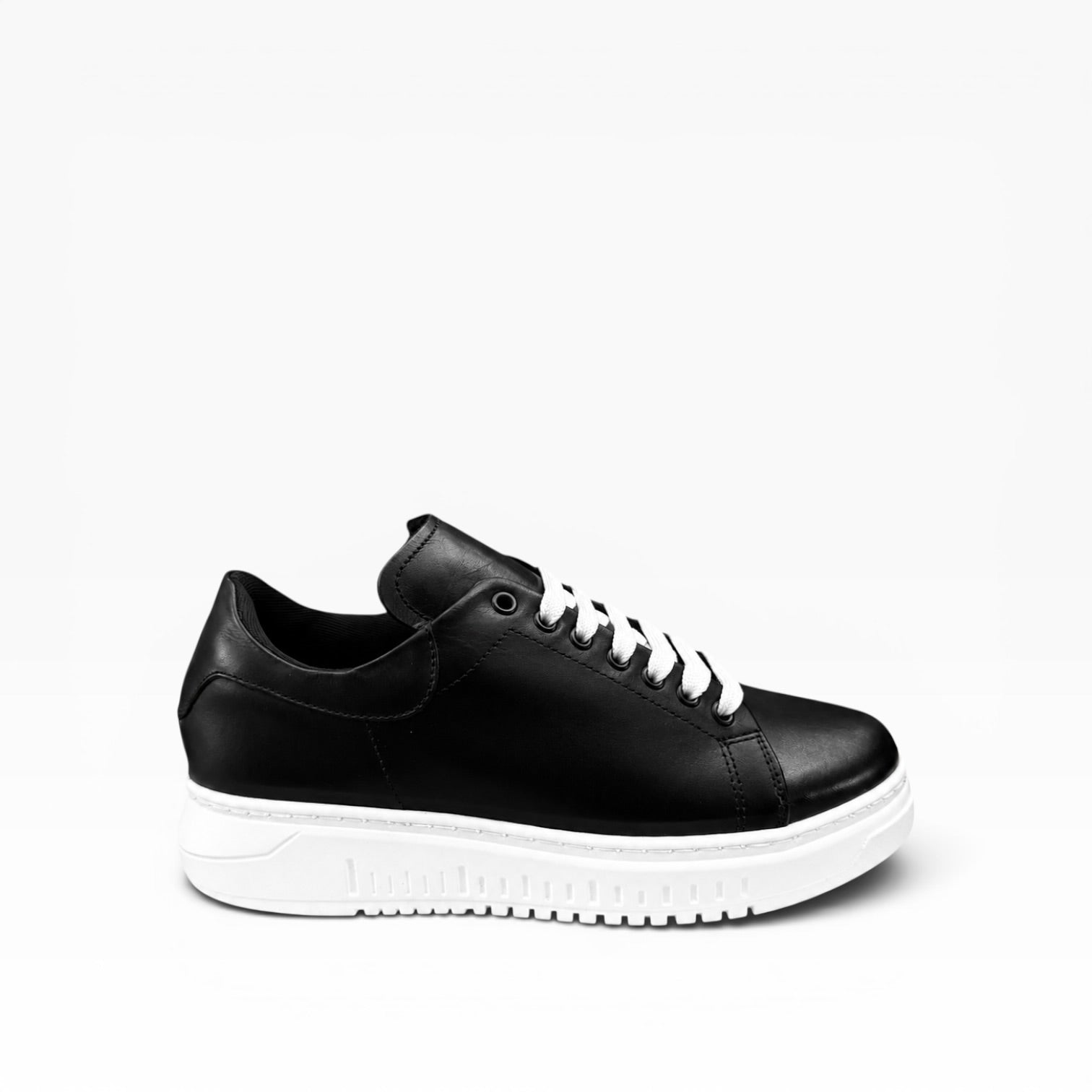 Sneakers Modello McQ*een In Pelle Bianco Nero Immagine secondaria del prodotto