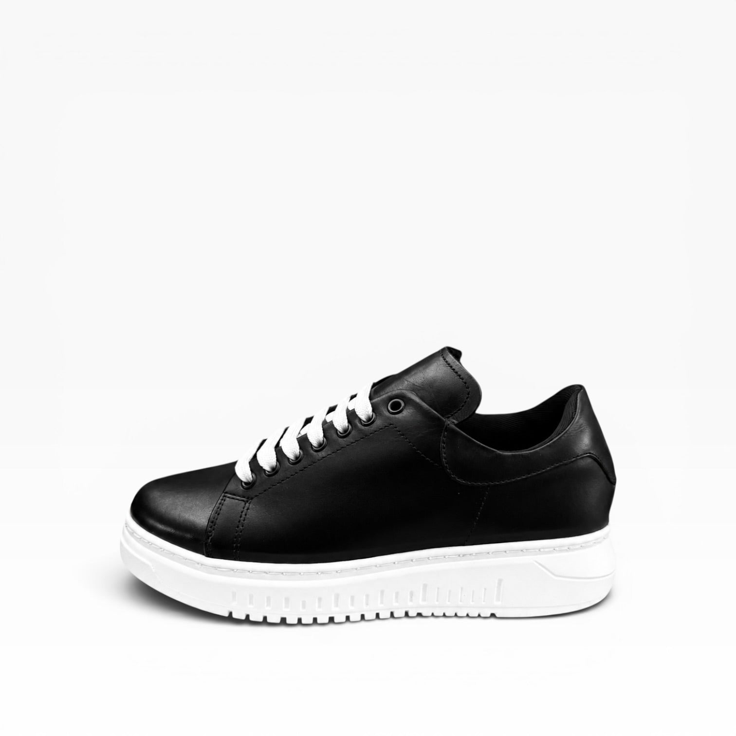 Sneakers Modello McQ*een In Pelle Nero Immagine principale del prodotto