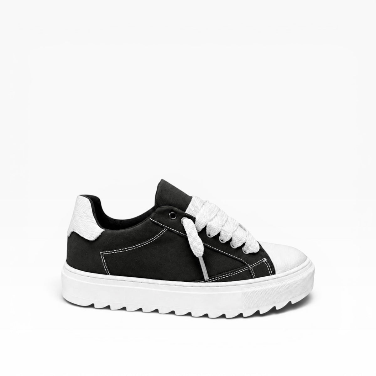 Sneakers Top in Camoscio Nabuk Bianco e Nero Immagine secondaria del prodotto