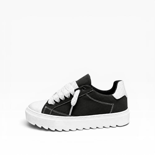 Sneakers Top in Camoscio Nabuk Bianco e Nero