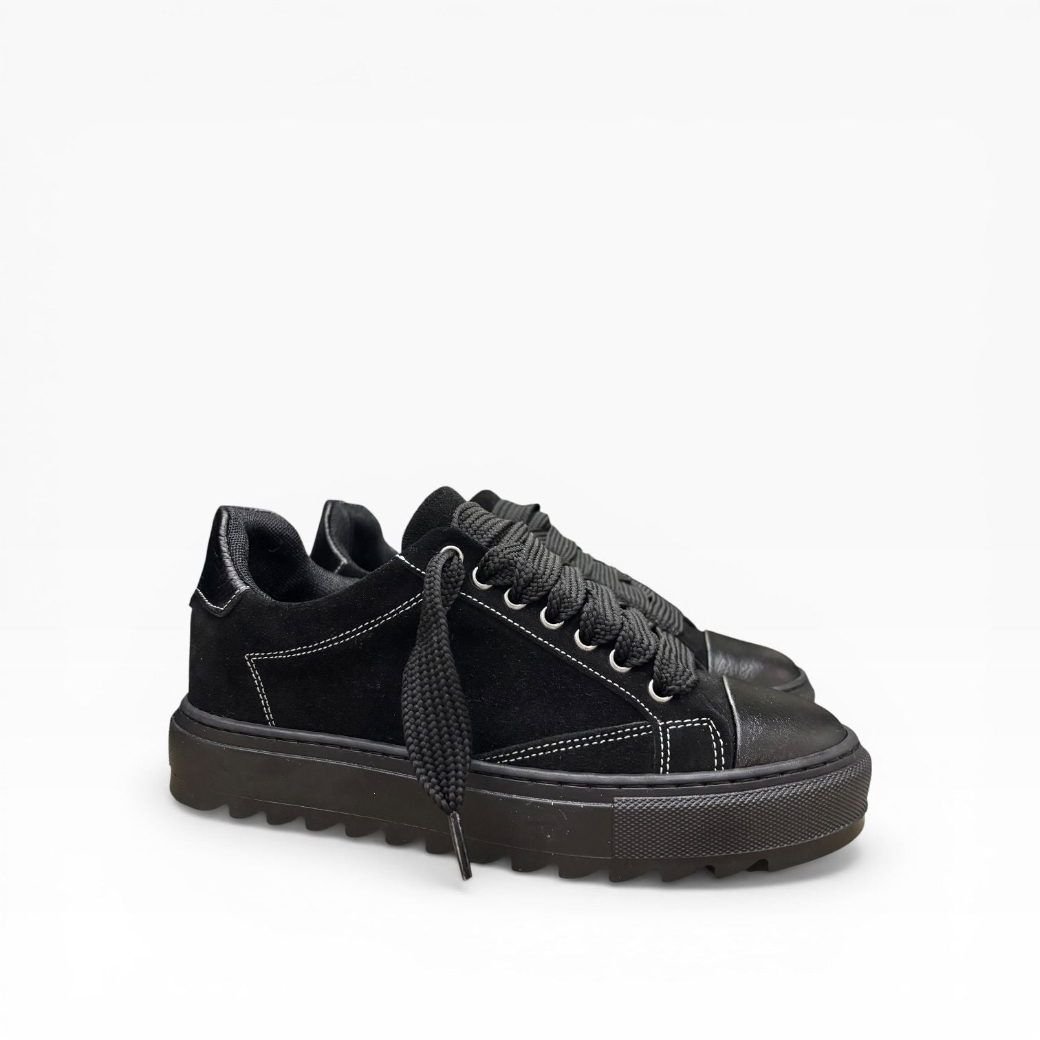Sneakers Top in Camoscio Nero Immagine secondaria del prodotto