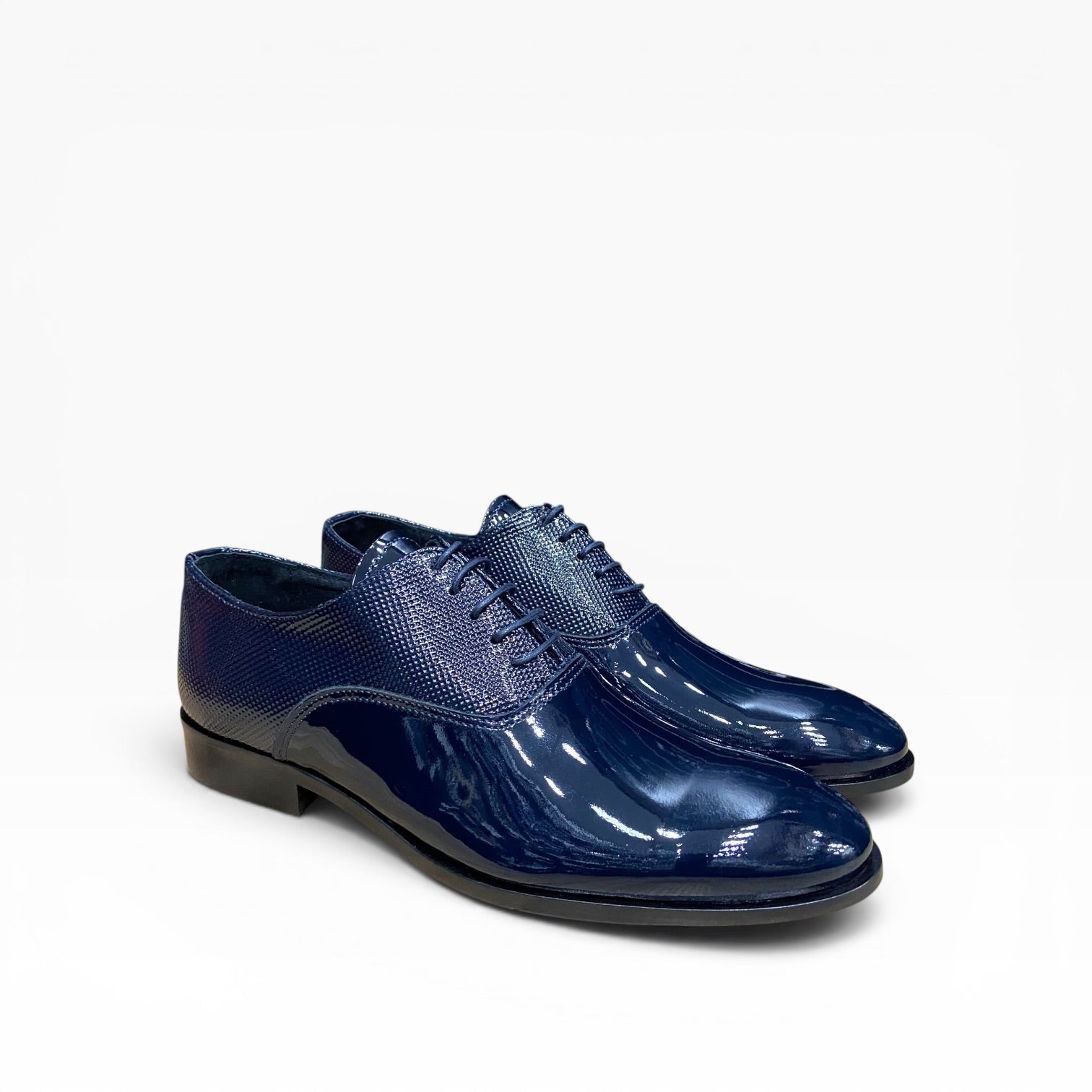 Stringata Derby Elegante con Pelle Puntellata